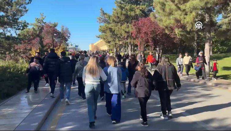 Türk Milleti Ata’sına koştu! Anıtkabir’e ziyaretçi akını 29